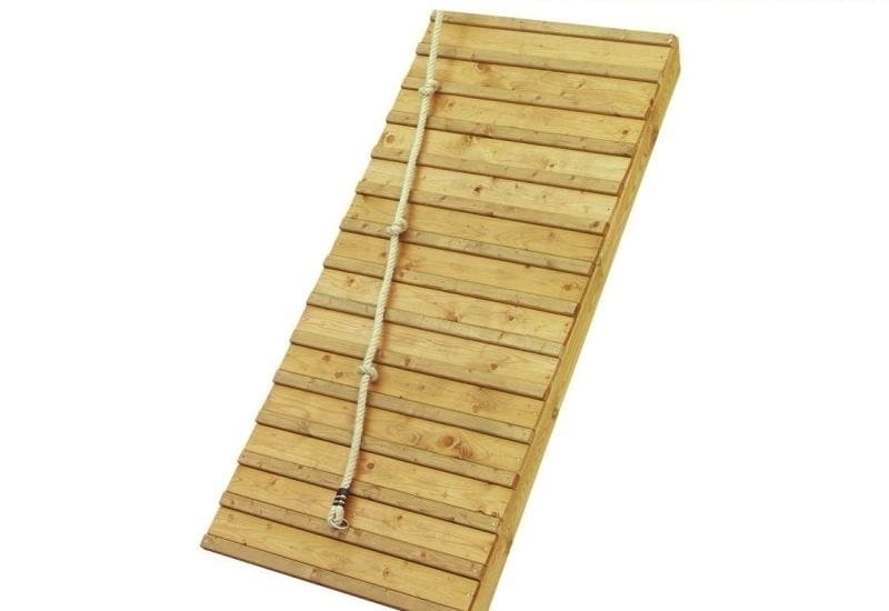 Karibu Akubi Holzrampe mit Klettertau natur