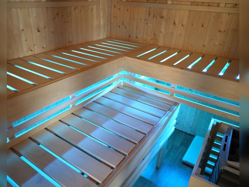 Karibu RGB+W Leuchtenset 4x750mm mit Fernbedienung/Bankunterbeleuchtung